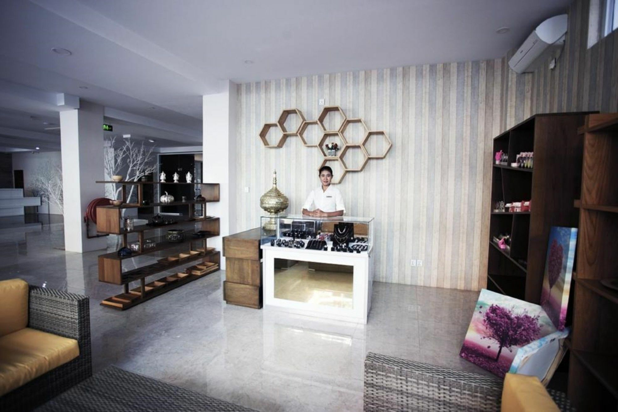 Merchant Art Boutique 4*